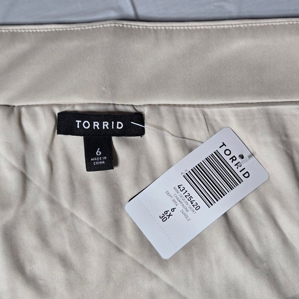 Torrid Mini Sequin Skirt Champagne NWT 6X - Picture 3 of 7